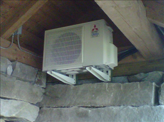 Ductless line set routed neatly beneath the home